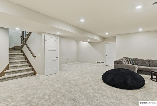 10215 Pintail Drive, Papillion, NE 68046