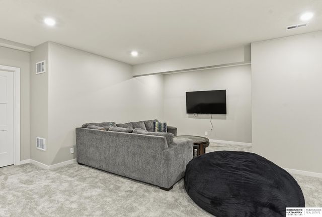 10215 Pintail Drive, Papillion, NE 68046