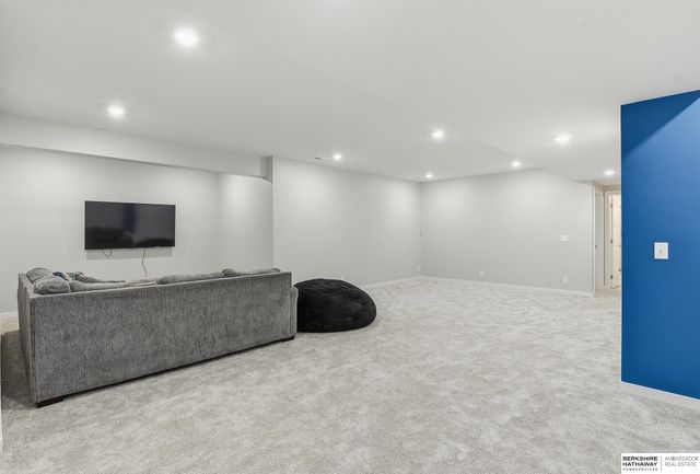 10215 Pintail Drive, Papillion, NE 68046