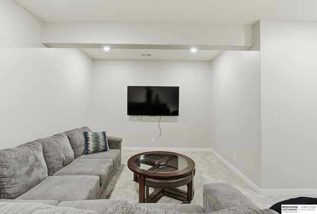 10215 Pintail Drive, Papillion, NE 68046