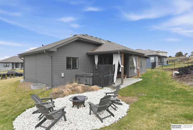 10215 Pintail Drive, Papillion, NE 68046