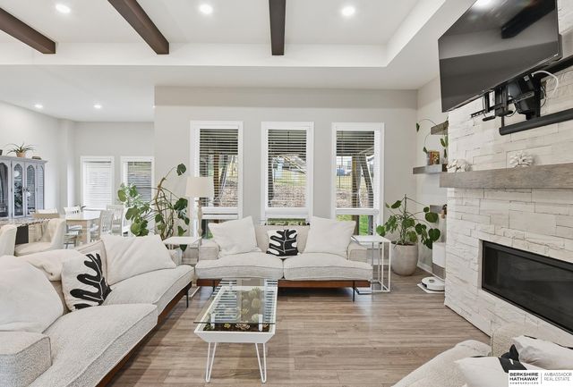 10215 Pintail Drive, Papillion, NE 68046