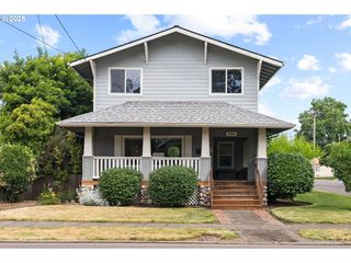 380 E ARLINGTON St, Gladstone, OR 97027