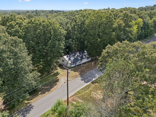 61 Brazzle Rd, Waverly, TN 37185