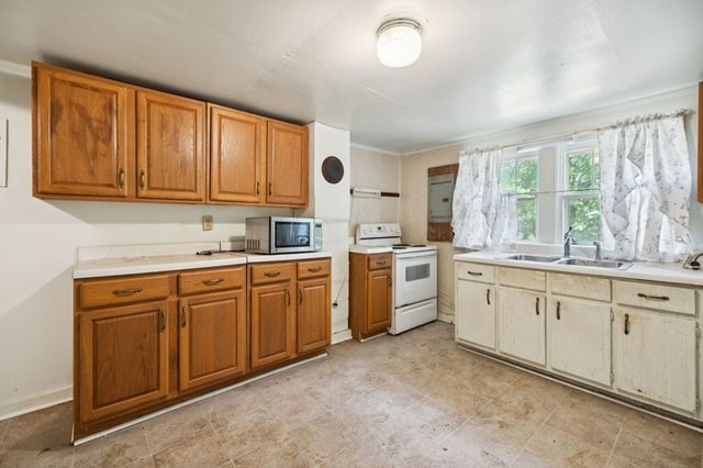 61 Brazzle Rd, Waverly, TN 37185