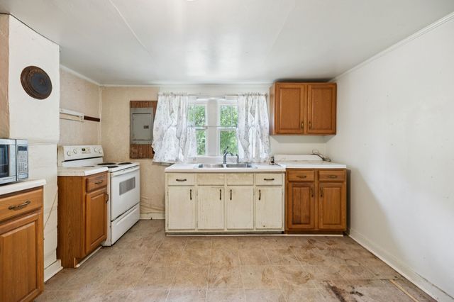 61 Brazzle Rd, Waverly, TN 37185