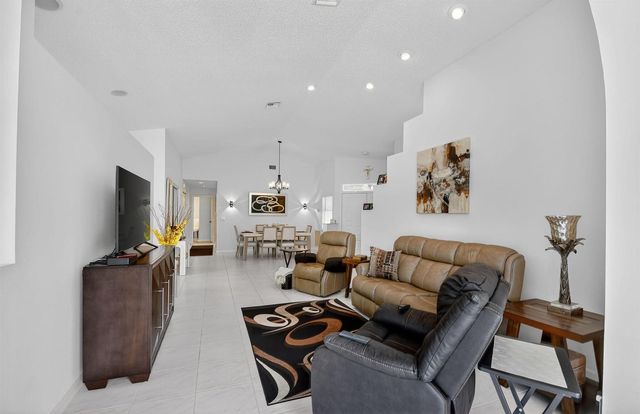 9718 Harbour Lake Circle, Boynton Beach, FL 33437