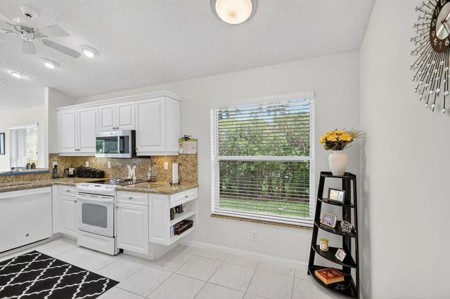 9718 Harbour Lake Circle, Boynton Beach, FL 33437
