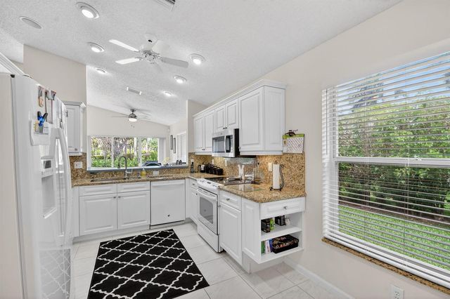 9718 Harbour Lake Circle, Boynton Beach, FL 33437