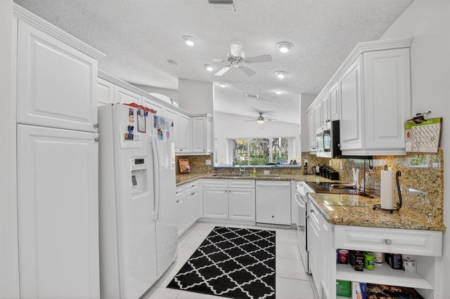 9718 Harbour Lake Circle, Boynton Beach, FL 33437