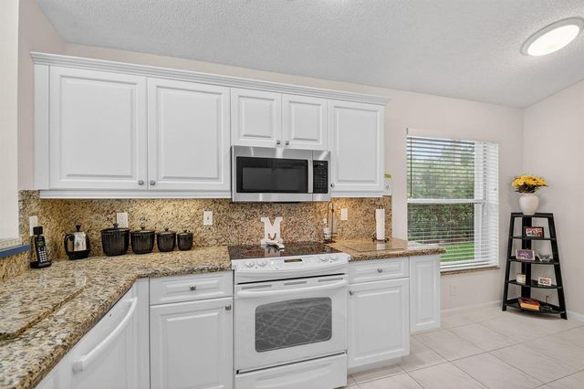 9718 Harbour Lake Circle, Boynton Beach, FL 33437