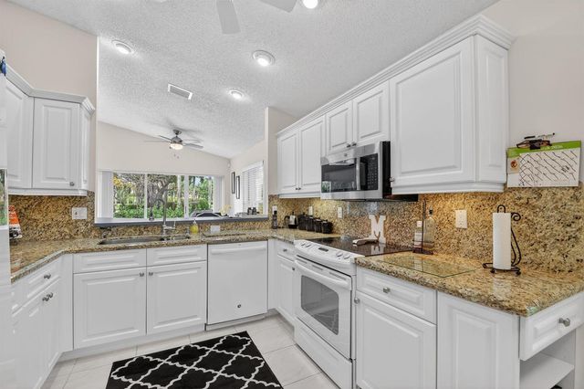 9718 Harbour Lake Circle, Boynton Beach, FL 33437