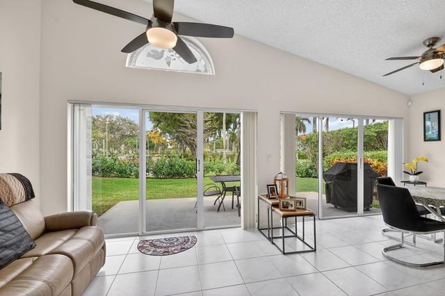 9718 Harbour Lake Circle, Boynton Beach, FL 33437