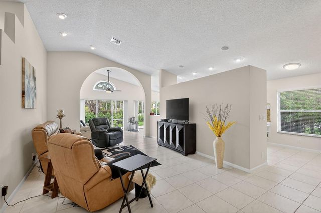 9718 Harbour Lake Circle, Boynton Beach, FL 33437