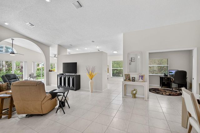 9718 Harbour Lake Circle, Boynton Beach, FL 33437