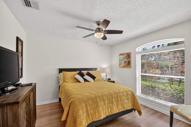 9718 Harbour Lake Circle, Boynton Beach, FL 33437