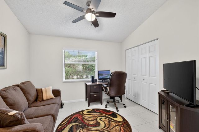 9718 Harbour Lake Circle, Boynton Beach, FL 33437