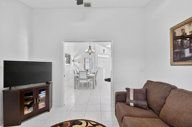 9718 Harbour Lake Circle, Boynton Beach, FL 33437
