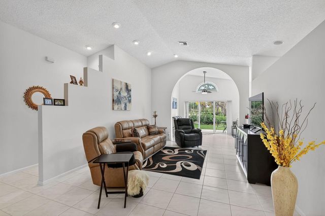 9718 Harbour Lake Circle, Boynton Beach, FL 33437