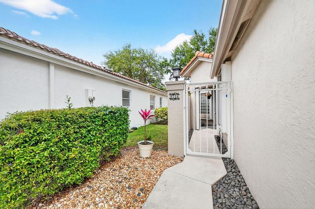 9718 Harbour Lake Circle, Boynton Beach, FL 33437