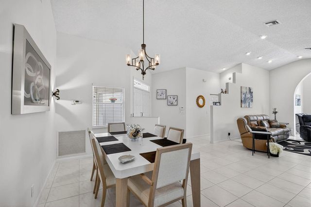 9718 Harbour Lake Circle, Boynton Beach, FL 33437