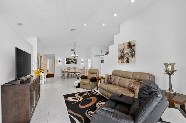 9718 Harbour Lake Circle, Boynton Beach, FL 33437
