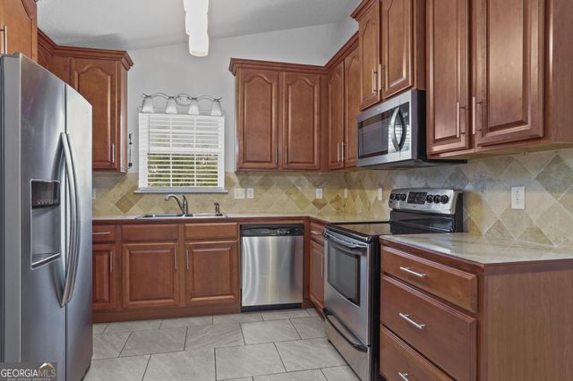 214 Lake Forest Drive S, Kingsland, GA 31548