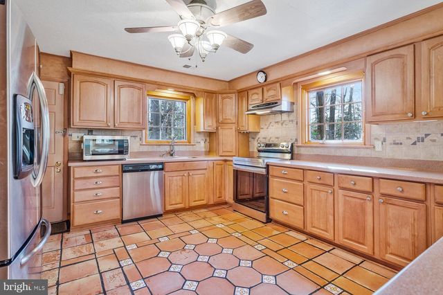 111 AUTUMN CT, Huntingtown, MD 20639