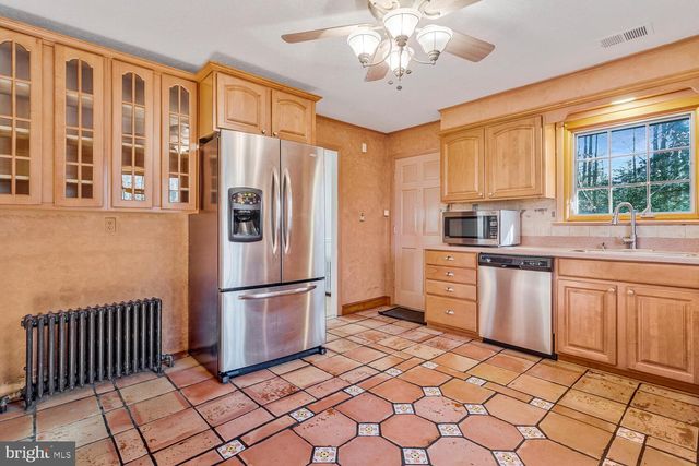 111 AUTUMN CT, Huntingtown, MD 20639