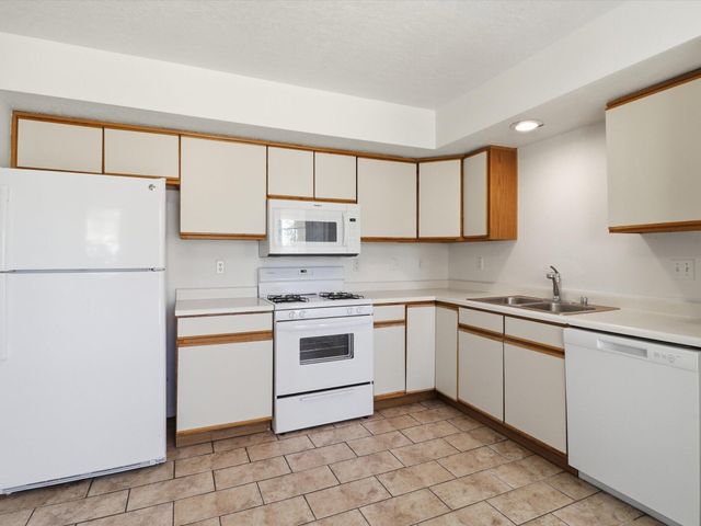 2012 Strawberry Place NE, Rio Rancho, NM 87144