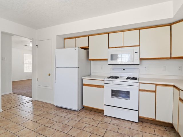 2012 Strawberry Place NE, Rio Rancho, NM 87144