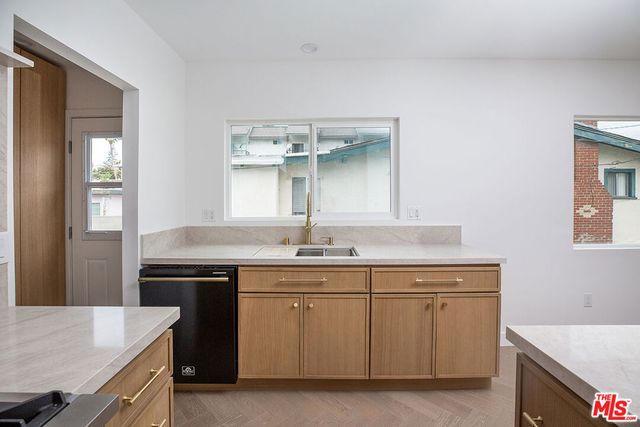 1804 E Glenoaks Boulevard, Glendale, CA 91206