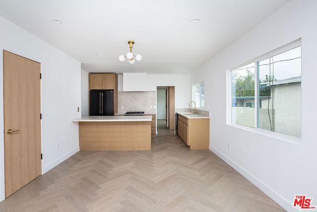 1804 E Glenoaks Boulevard, Glendale, CA 91206