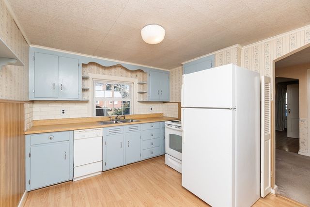 20 Rosedale Rd, Watertown, MA 02472