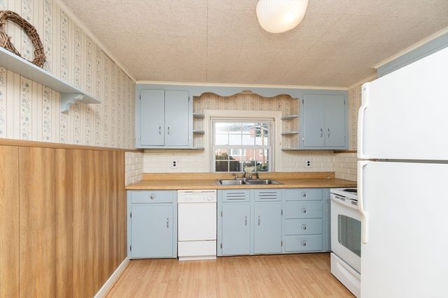 20 Rosedale Rd, Watertown, MA 02472