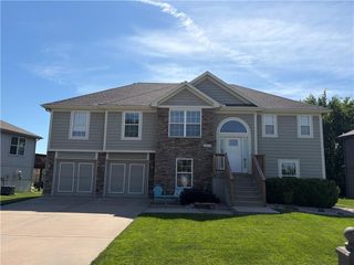 8427 N Kensington Avenue, Kansas City, MO 64156