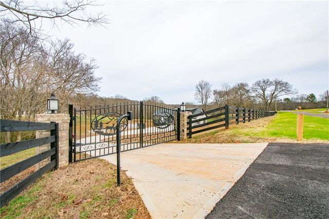 161 Hensley Lane, Hoschton, GA 30548