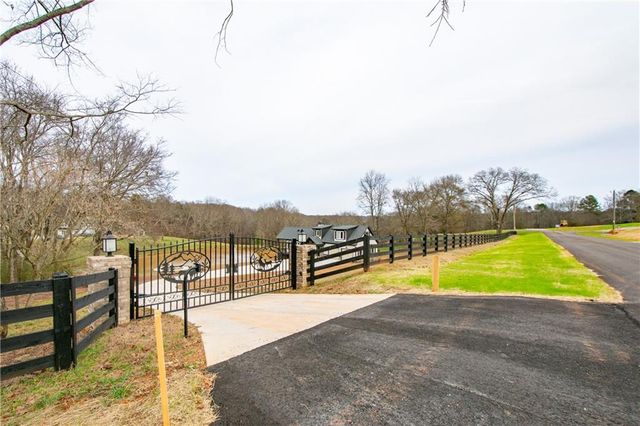 161 Hensley Lane, Hoschton, GA 30548