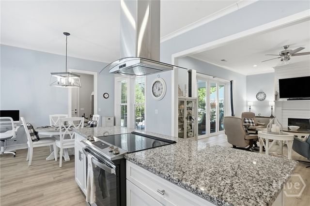 240 Blackjack Oak Drive W, Richmond Hill, GA 31324