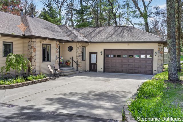 9160 Mill Pond Trail, Whitehall, MI 49461