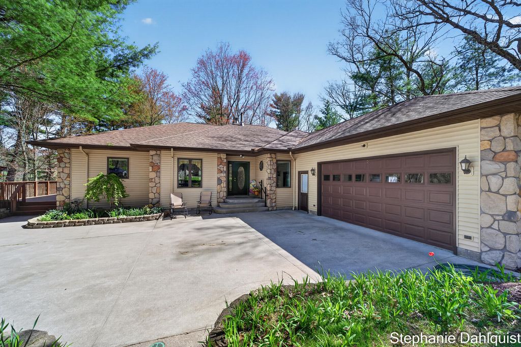 9160 Mill Pond Trail, Whitehall, MI 49461