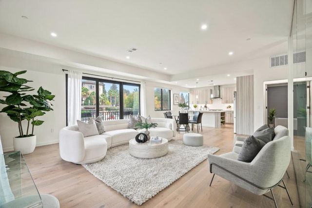 924 Woodside Road, Redwood City, CA 94061