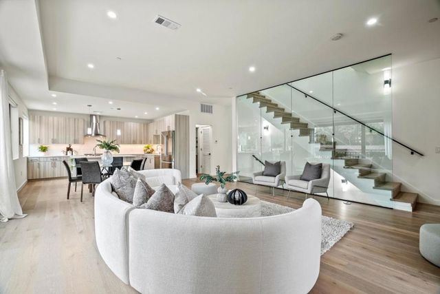 924 Woodside Road, Redwood City, CA 94061