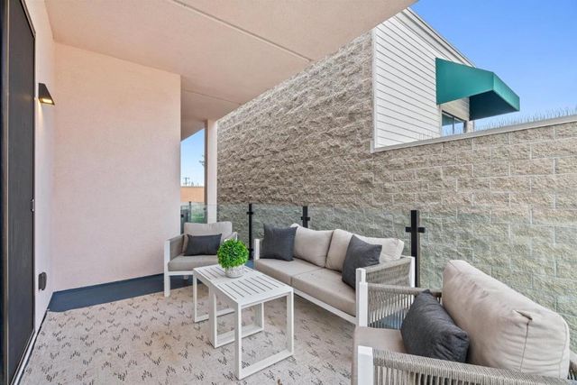 924 Woodside Road, Redwood City, CA 94061