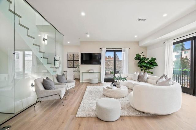 924 Woodside Road, Redwood City, CA 94061