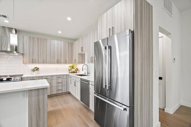 924 Woodside Road, Redwood City, CA 94061