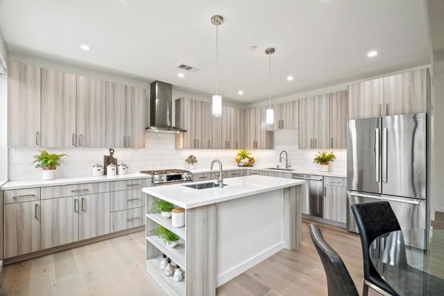 924 Woodside Road, Redwood City, CA 94061