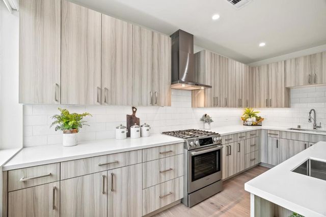 924 Woodside Road, Redwood City, CA 94061