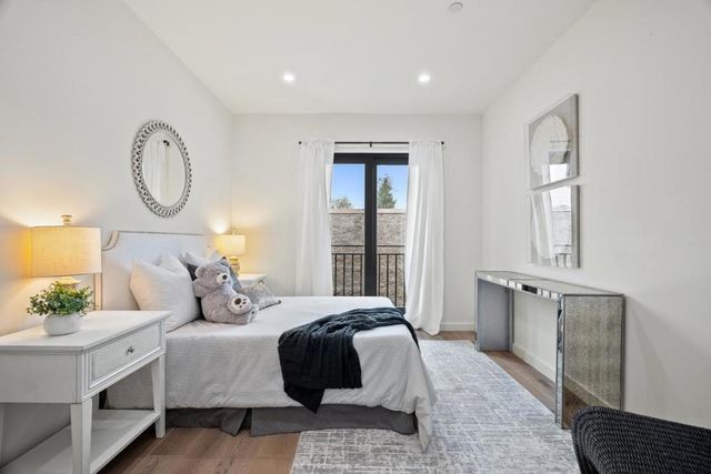 924 Woodside Road, Redwood City, CA 94061