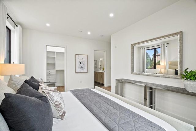 924 Woodside Road, Redwood City, CA 94061